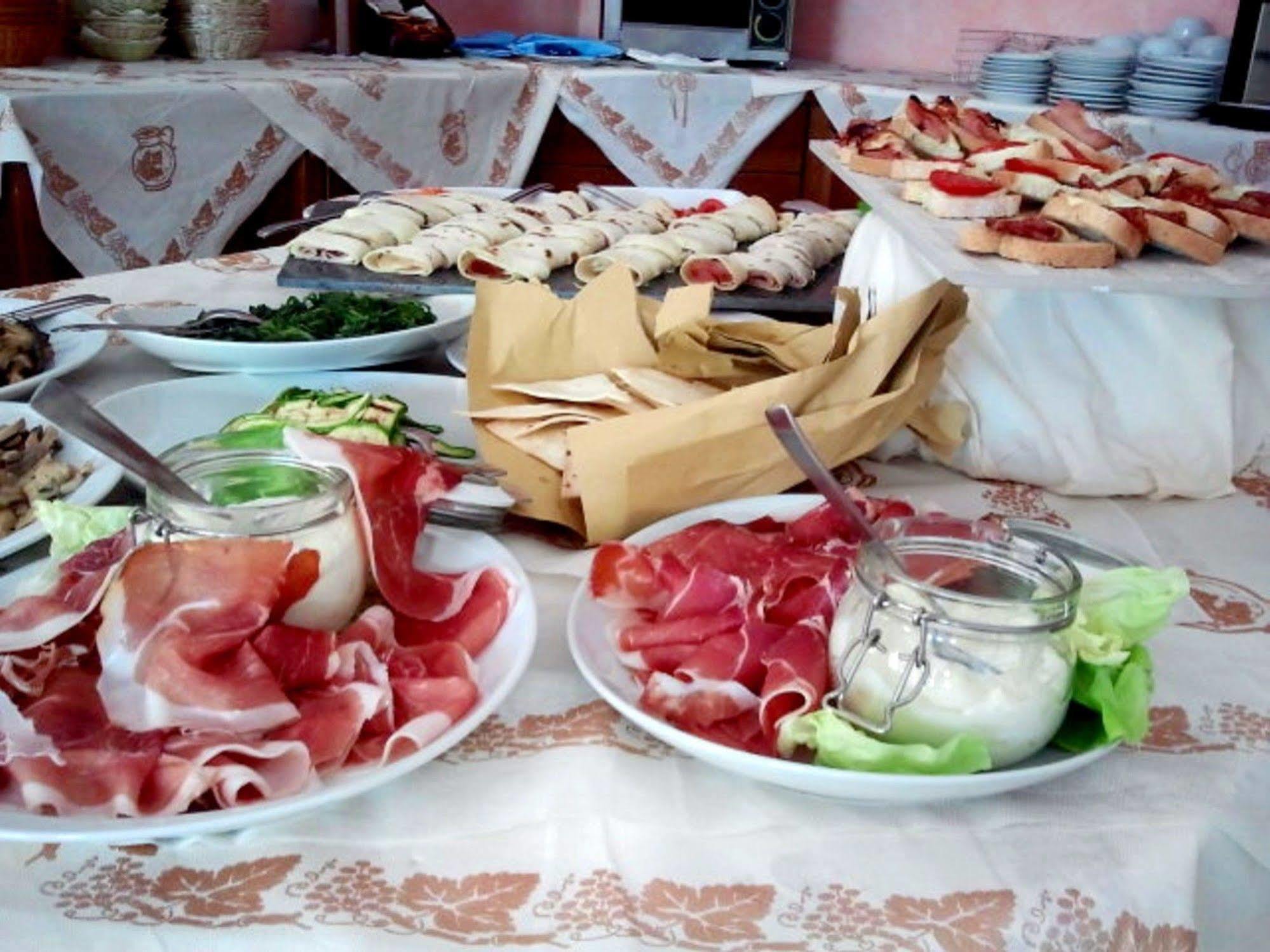 Hotel Etna - Nuova Gestione Romagnola All-Inclusive Spiaggia Parcheggio Ριτσόνε Εξωτερικό φωτογραφία