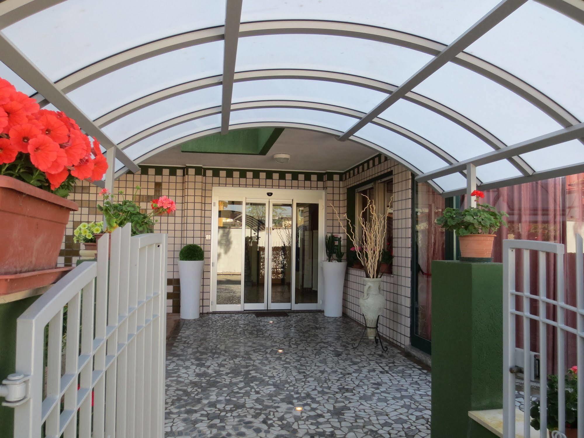 Hotel Etna - Nuova Gestione Romagnola All-Inclusive Spiaggia Parcheggio Ριτσόνε Εξωτερικό φωτογραφία