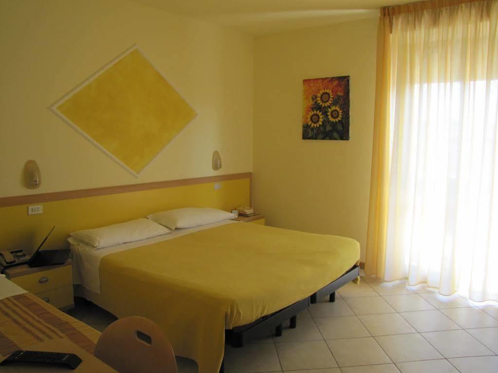 Hotel Etna - Nuova Gestione Romagnola All-Inclusive Spiaggia Parcheggio Ριτσόνε Εξωτερικό φωτογραφία